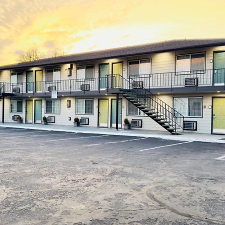 Royal Inn Eugene- Airport Exterior photo